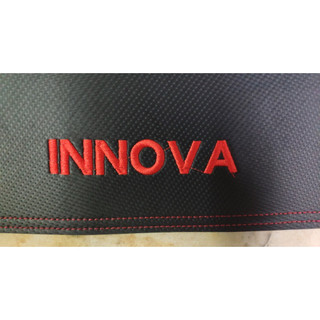 Thảm taplo xe Toyota Innova 2008 - 2025 chất liệu da carrbon, màu đen cao cấp chống nắng nóng hiệu quả