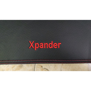 Thảm Taplo xe Mitsubishi Xpander 2018 - 2025 chất liệu da carbon màu đen cao cấp chống nắng nóng hiệu quả