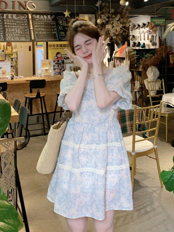 Đầm midi tay ngắn phồng cổ vuông dáng babydoll tiểu thư, váy midi nữ kiểu cổ vuông hoa nhí xanh Hàn Quốc 4721