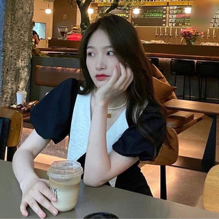 Váy đầm đen cổ chéo trắng