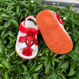 Dép rọ người nhện Spiderman cho bé trai chất liệu da PU thiết kế đế chống trơn an toàn cho bé di chuyển