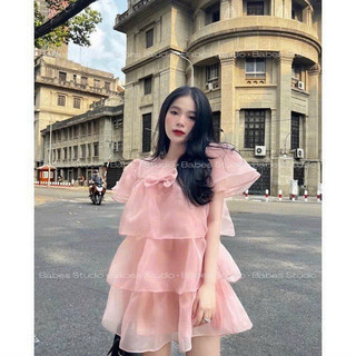 Đầm nữ thời trang mặc đi chơi chất voan tơ ánh kim cổ tròn đính nơ tay phồng ngắn váy phối tầng xoè hai lớp bánh bèo