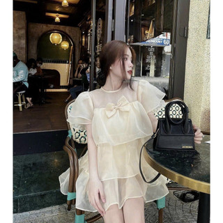 Đầm nữ thời trang mặc đi chơi chất voan tơ ánh kim cổ tròn đính nơ tay phồng ngắn váy phối tầng xoè hai lớp bánh bèo