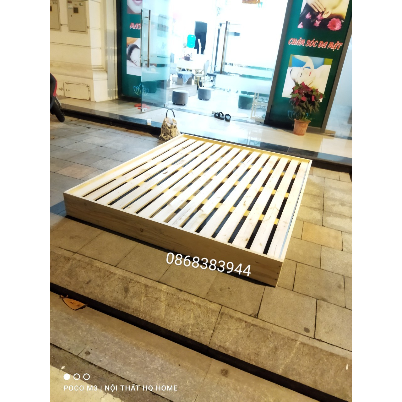Giường Ngủ Pallet Gỗ Thông Cao Cấp Đủ Kích Thước Cao 20cm có gờ thành chống trôi đệm