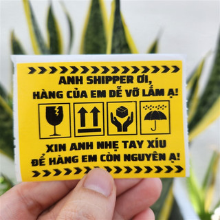 Set 25-50-100 tem dán cảnh báo xin nhẹ tay màu vàng, có sẵn keo kích thước 7x5cm