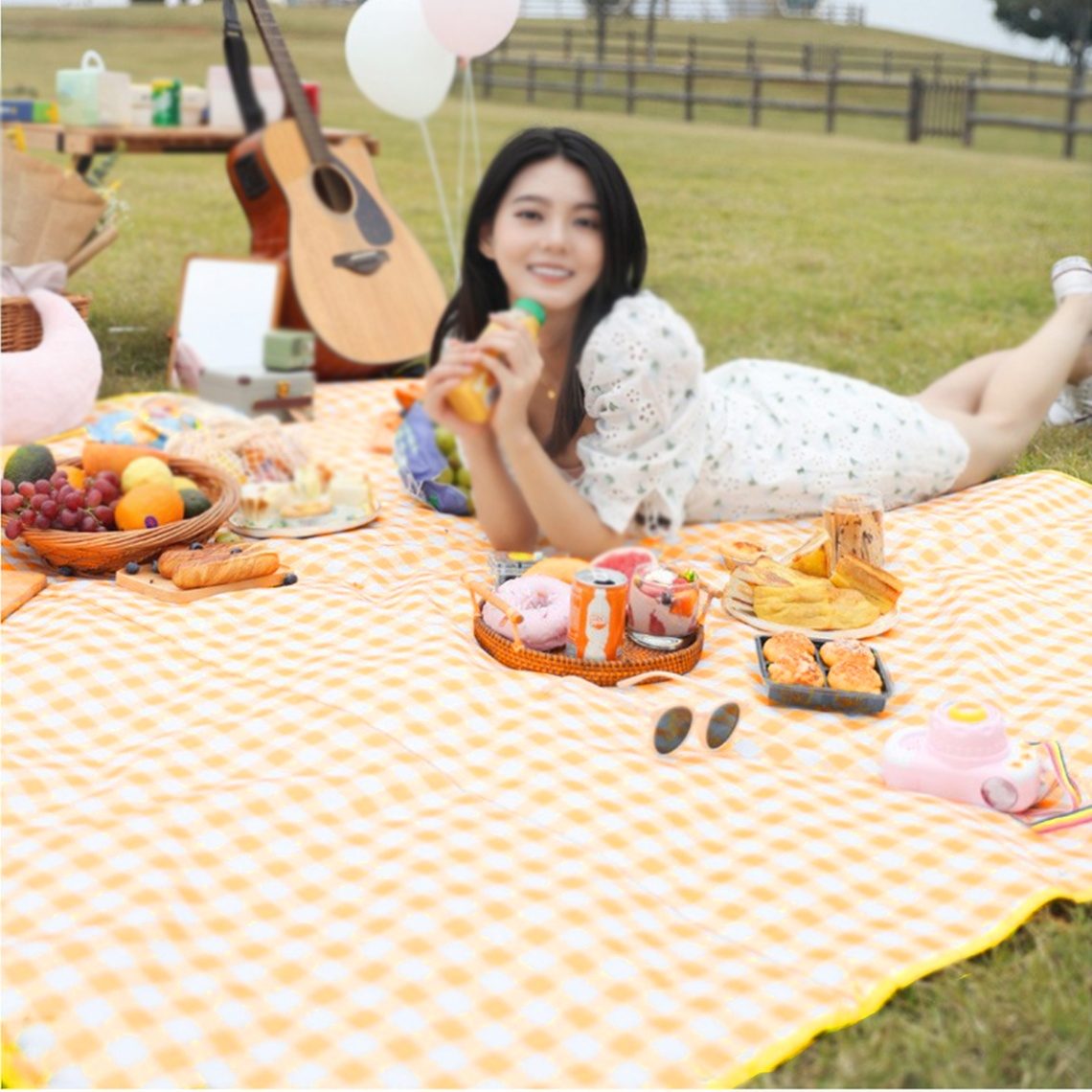Thảm dã ngoại, thảm picnic 200cmx200cm, thích hợp đi du lịch, đi phượt chụp ảnh, bạt trải cắm trại gấp gọn