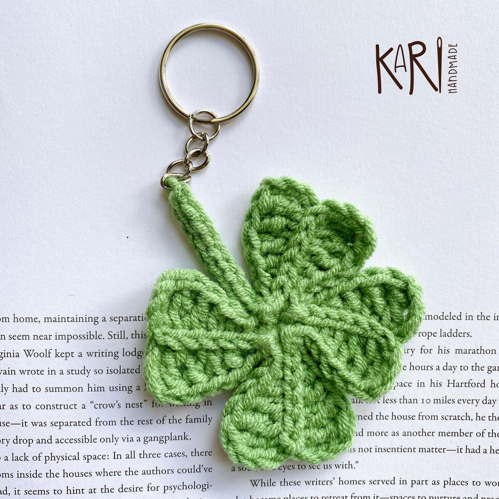 Móc khóa cỏ may mắn bốn lá ba lá bằng len handmade thủ công Kari Handmade crochet keychain