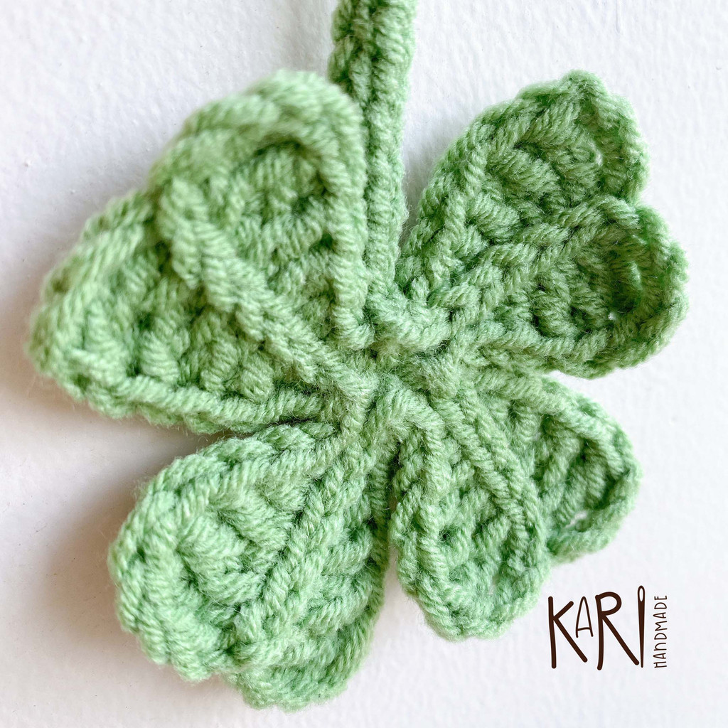 Móc khóa cỏ may mắn bốn lá ba lá bằng len handmade thủ công Kari Handmade crochet keychain