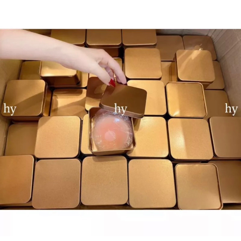 HỘP VUÔNG VÀNG 5 ĐÔI DÁN NGỰC SILICON