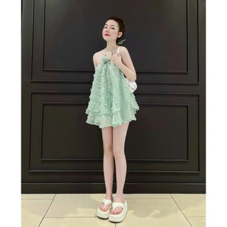 Sét bộ nữ thời trang mặc đi chơi chất xô lông áo form xoè cổ yếm dây hở lưng gắn hoa ngực mix quần đùi lưng chun