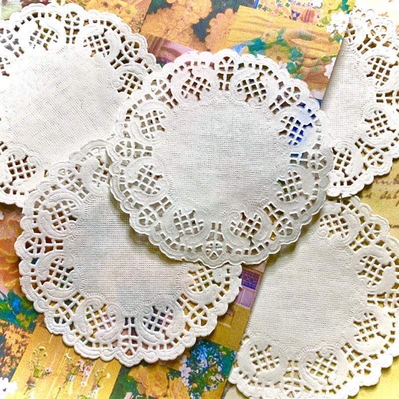 Giấy nền tròn viền ren màu trắng trang trí sổ lưu niệm, scrapbook ...
