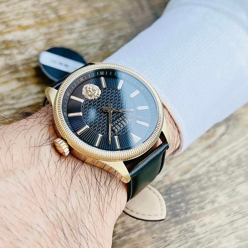 Versus By Versace Orologio Uomo Colonne VSPHI4921 – Quarzo, Cassa 45mm In Acciaio Oro, Cinturino Pelle Nera