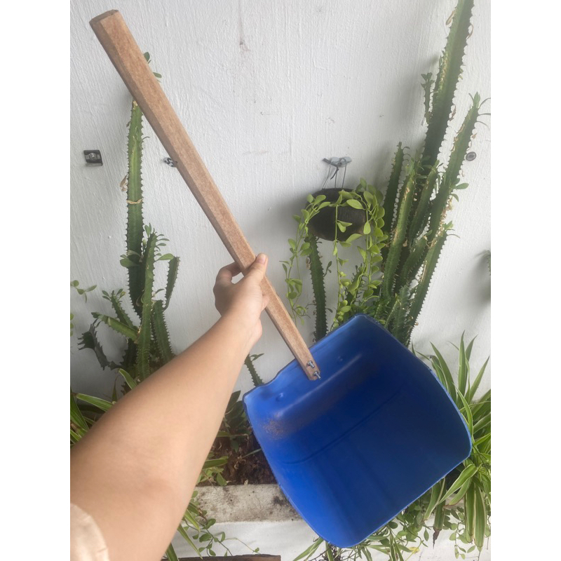 Ki hốt rác nhựa dẻo, cán cây ( 30x30x70cm) | Shopee Việt Nam