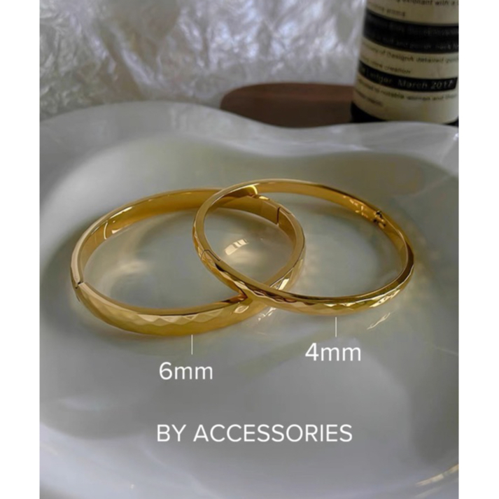 Vòng tay nữ titan kiểu mặt vát cạnh kiểu hình thoi bắt sáng lung linh mạ vàng 18K bản 6mm và 8mm không gỉ