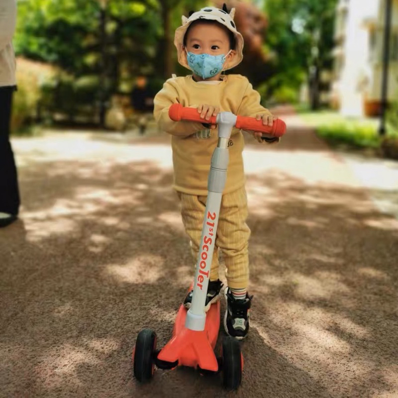Ảnh Xe trượt scooter 3 bánh cho bé 21stscooter Candy Pro, có đèn LED, bánh to, siêu nhẹ, chịu tải 80kg, khung nhôm cao cấp 4