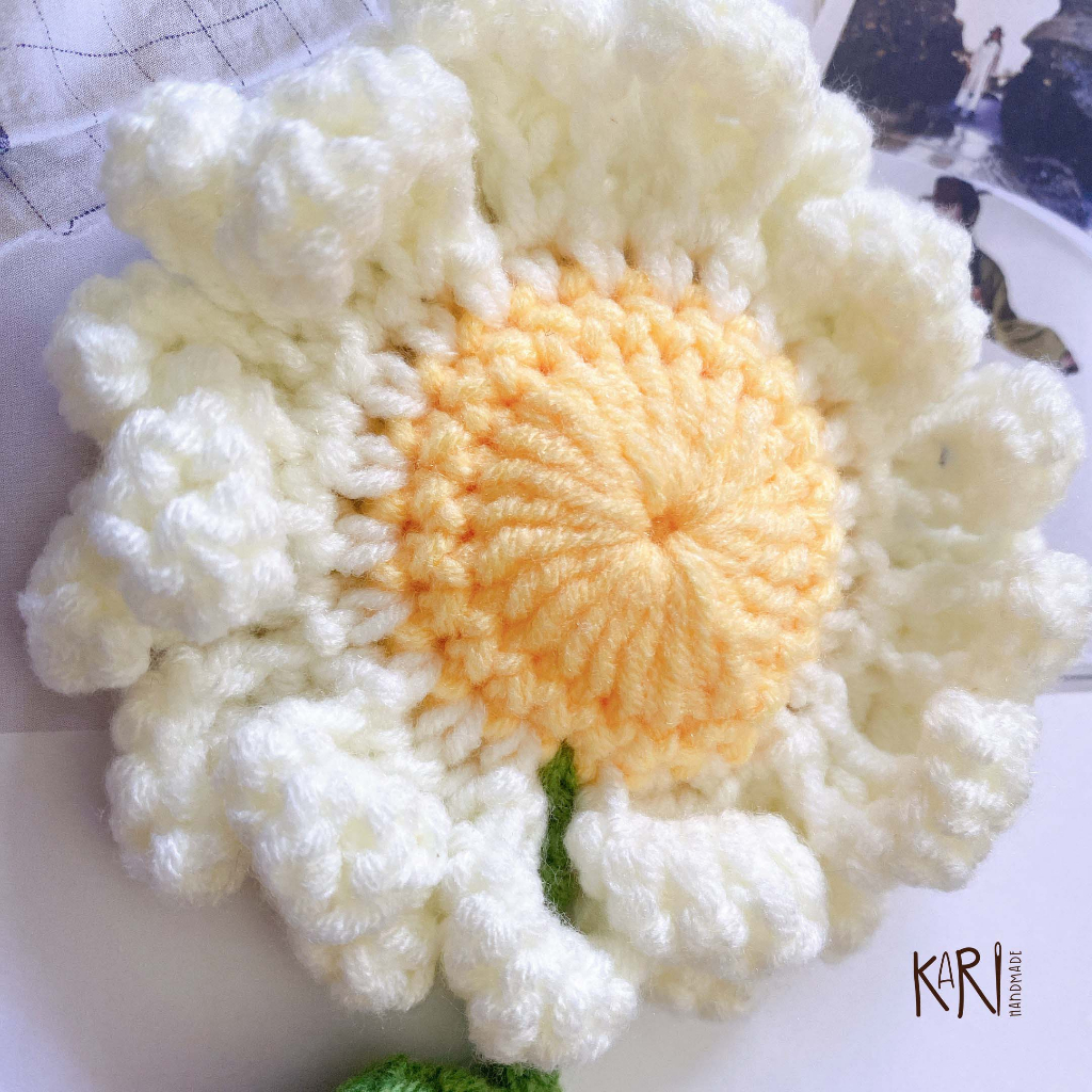 Móc khóa hoa cúc trắng bằng len handmade thủ công Kari Handmade