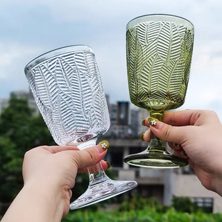 Ly vang thuỷ tinh có khắc hình lá sang chảnh màu xanh lá decor trang trí