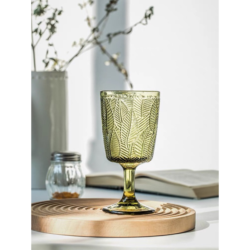 Ly vang thuỷ tinh có khắc hình lá sang chảnh màu xanh lá decor trang trí | BigBuy360 - bigbuy360.vn