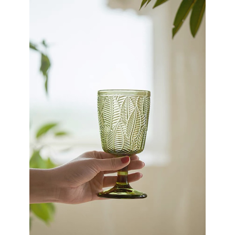 Ly vang thuỷ tinh có khắc hình lá sang chảnh màu xanh lá decor trang trí | BigBuy360 - bigbuy360.vn