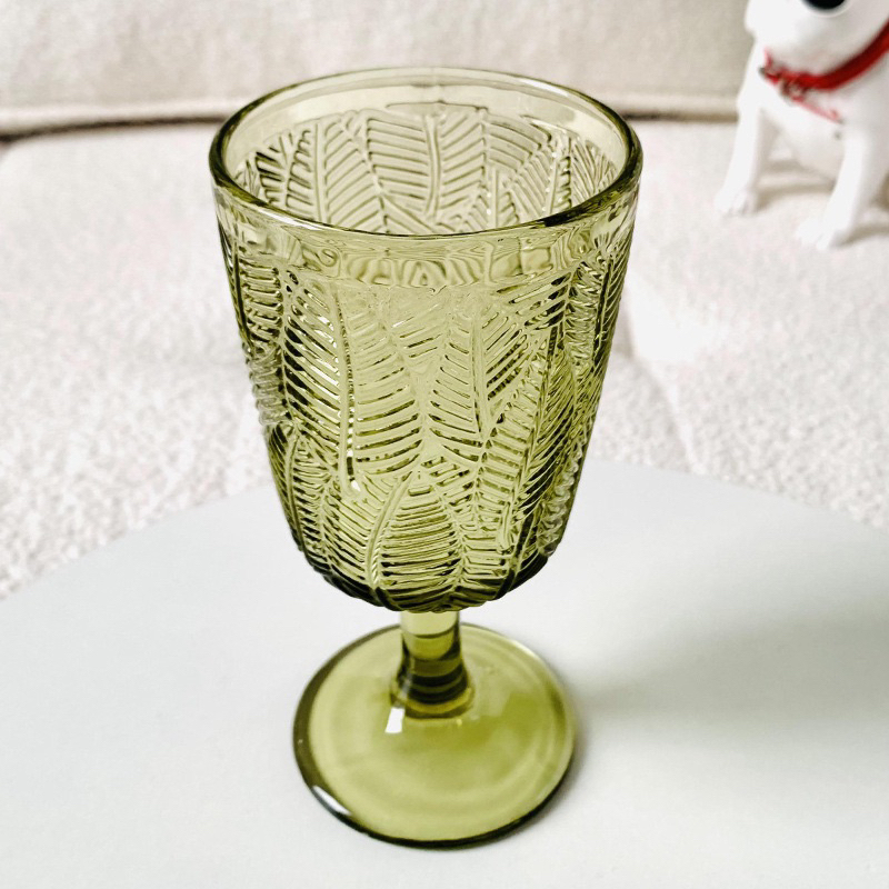 Ly vang thuỷ tinh có khắc hình lá sang chảnh màu xanh lá decor trang trí | BigBuy360 - bigbuy360.vn