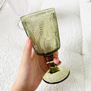 Ly vang thuỷ tinh có khắc hình lá sang chảnh màu xanh lá decor trang trí