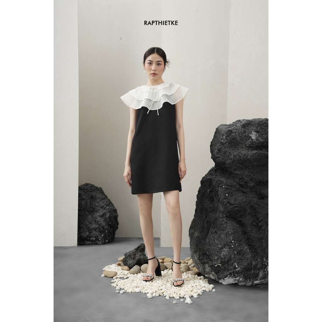 RẬP – Đầm Suông Cổ Tròn Bèo Voan Thắt Nơ – CHIC 07 ĐEN – FS