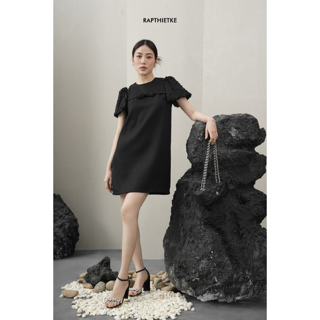 RẬP – Đầm Tay Ren Phồng Hở Vai Cổ Tròn Thân Suông – CHIC 06 – FS
