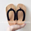 Guốc xỏ ngòn cho bé, đế gỗ mịn màng, quai chéo cute