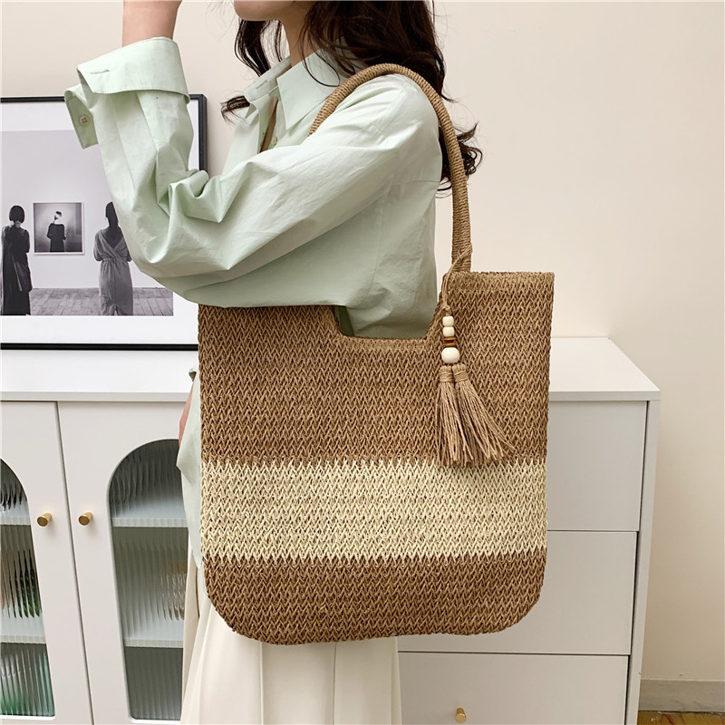 Túi cói Satchel yên ngựa pha màu - phụ kiện tua rua adung ntt95