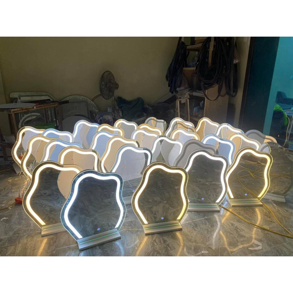 Ảnh Gương hạt đậu để bàn trang điểm có viền phun cát led cảm ứng cao cấp VUADECOR (Tặng đế gỗ) 4