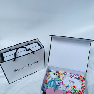 (20*15*7.5cm) New-Combo hộp quà tặng Sweet Love kèm hạt xốp nhiều màu, gấu, hoa sáp sang trọng