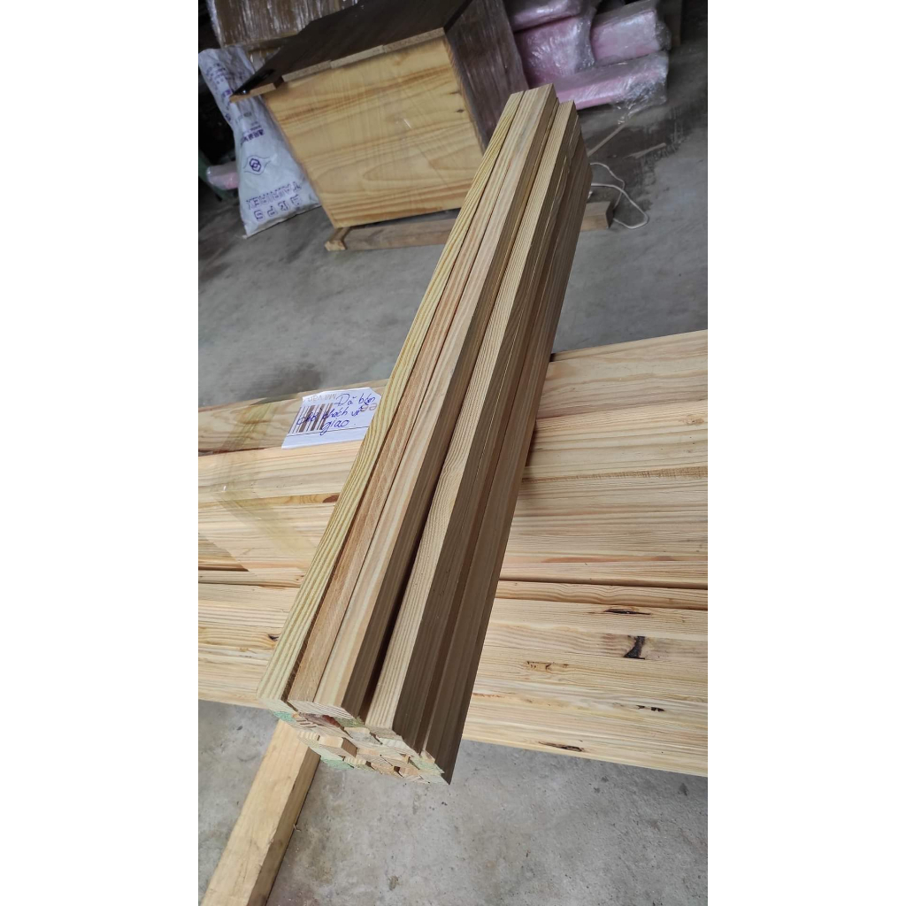 Thanh Gỗ Vuông 5 Nội Thất Nhà Xanh 82 - Thanh Gỗ Dài Được Làm Từ Gỗ Thông Nhập Khẩu Cao Cấp, Bền bỉ Và Chống Mối Mọt