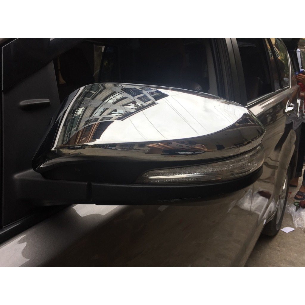 Ốp gương chiếu hậu xe Toyota Fortuner 2017 -2018-  2019 - 2020 - 2021 - 2022- 2023-2024 mạ crom cao cấp