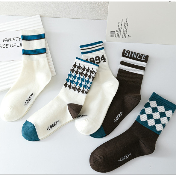 Vớ Tất cổ cao 1994 Unisex phong cách thể thao, trẻ trung và năng động.