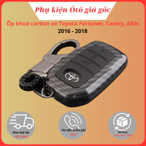 Ốp chìa khóa xe Toyota Fortuner, Altis, Camry 2016, 2017, 2018 vân carbon - tặng kèm móc khoá