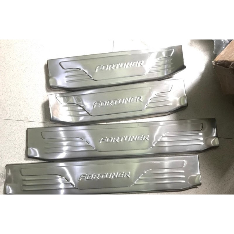 Ốp bậc cửa, nẹp bước chân trong ngoài xe Toyota Fortuner 2006 - 2012, 2013, 2014, 2015 inox cao cấp
