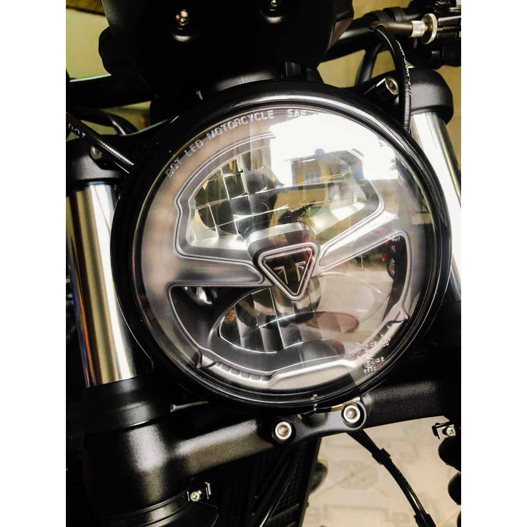 PPF Bảo Vệ Đèn Pha Triumph Street Twin ..... PPF dán bảo vệ chóa đèn xe