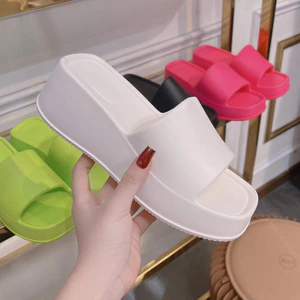 Dép Quai Ngang Nữ Cao Su Đúc Nguyên Khối Mũi Vuông Đế Cao 5 Phân QC Êm Chân Không Ngấm Nước