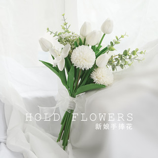 Bó hoa cưới cầm tay cô dâu từ hoa tulip phối nhiều mẫu CEVERIA