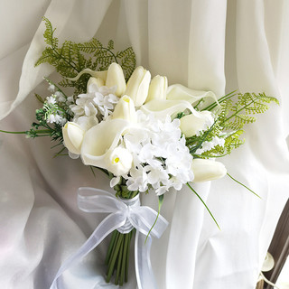 Bó hoa cưới cô dâu phối hoa tú cầu, rum , tulip và lá măng xanh CEVERIA