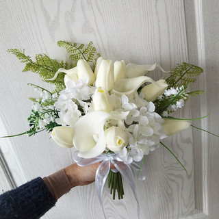 Bó hoa cưới cô dâu phối hoa tú cầu, rum , tulip và lá măng xanh CEVERIA