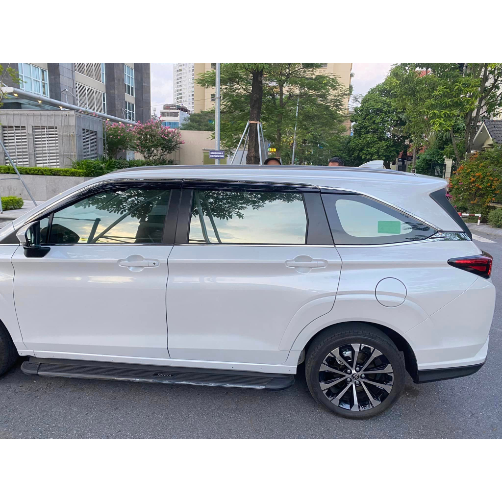 Vè che mưa xe Toyota Veloz Cross 2022 - 2025 Chỉ INOX 6 chi tiết cao cấp, dày dặn, sáng bóng