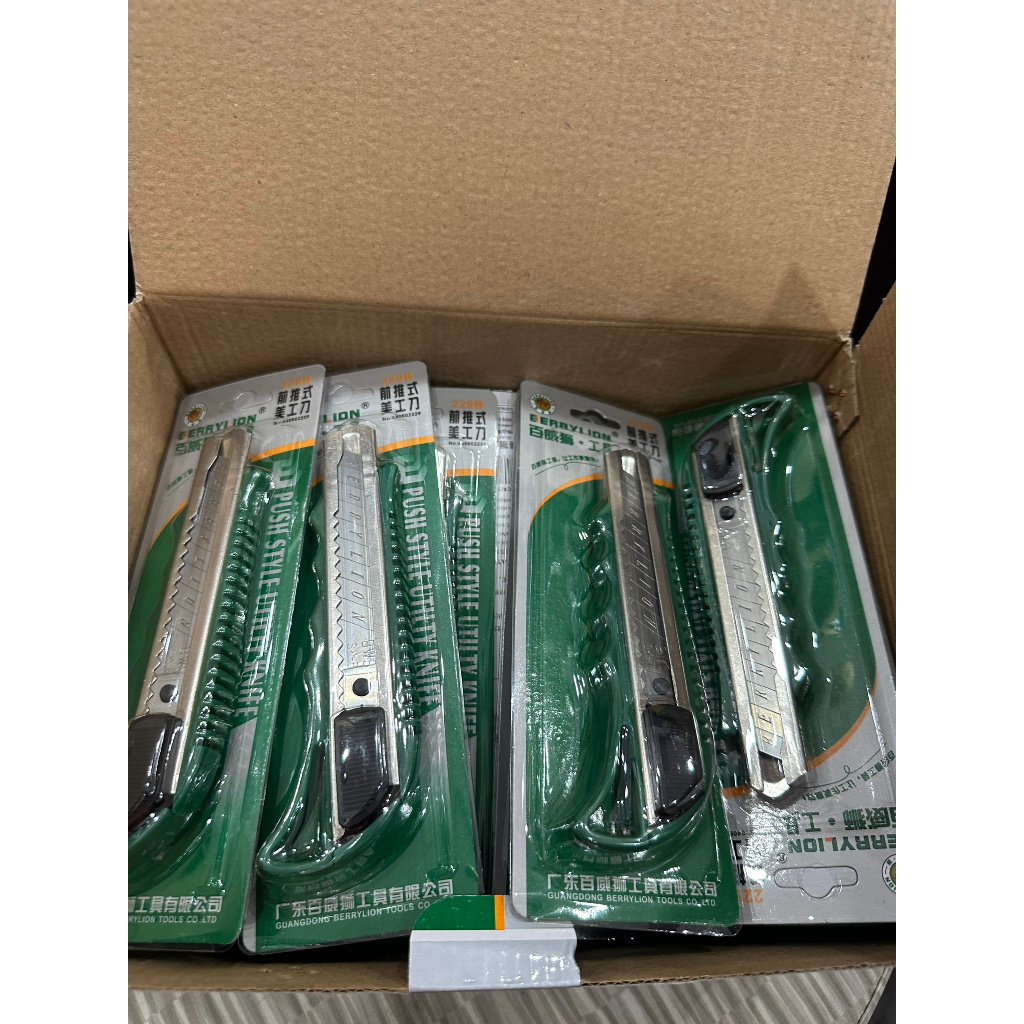 Dao rọc giấy hiệu Sư Tử Berrylion 229B và lưỡi dao rọc A100X, A100, Wynn's