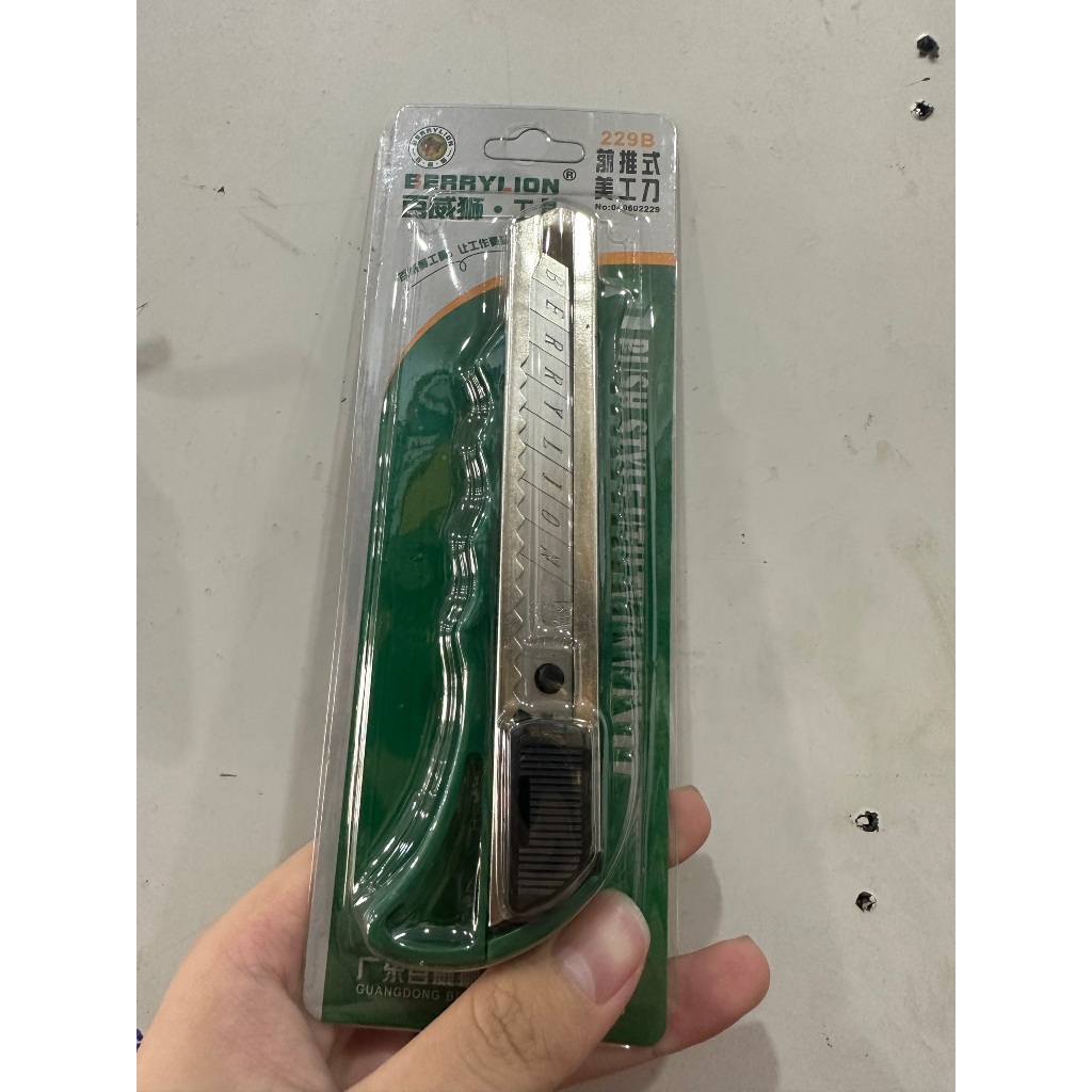 Dao rọc giấy hiệu Sư Tử Berrylion 229B và lưỡi dao rọc A100X, A100, Wynn's