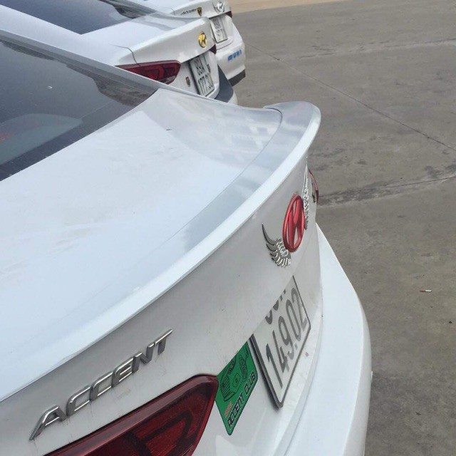 Đuôi gió xe Huyndai Accent 2018 - 2021, 2022, 2023 loại liền cốp (khuyết logo) - Hàng mộc chưa sơn