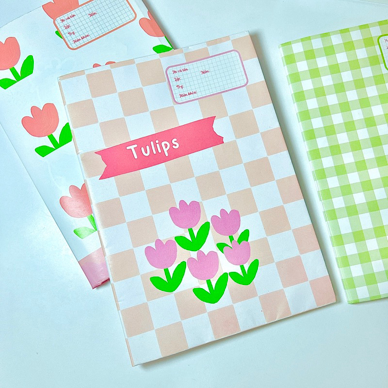 set 5 Bao tập, bọc vở có sẵn nhãn vở các mẫu hoa tulip, gấu, caro ...