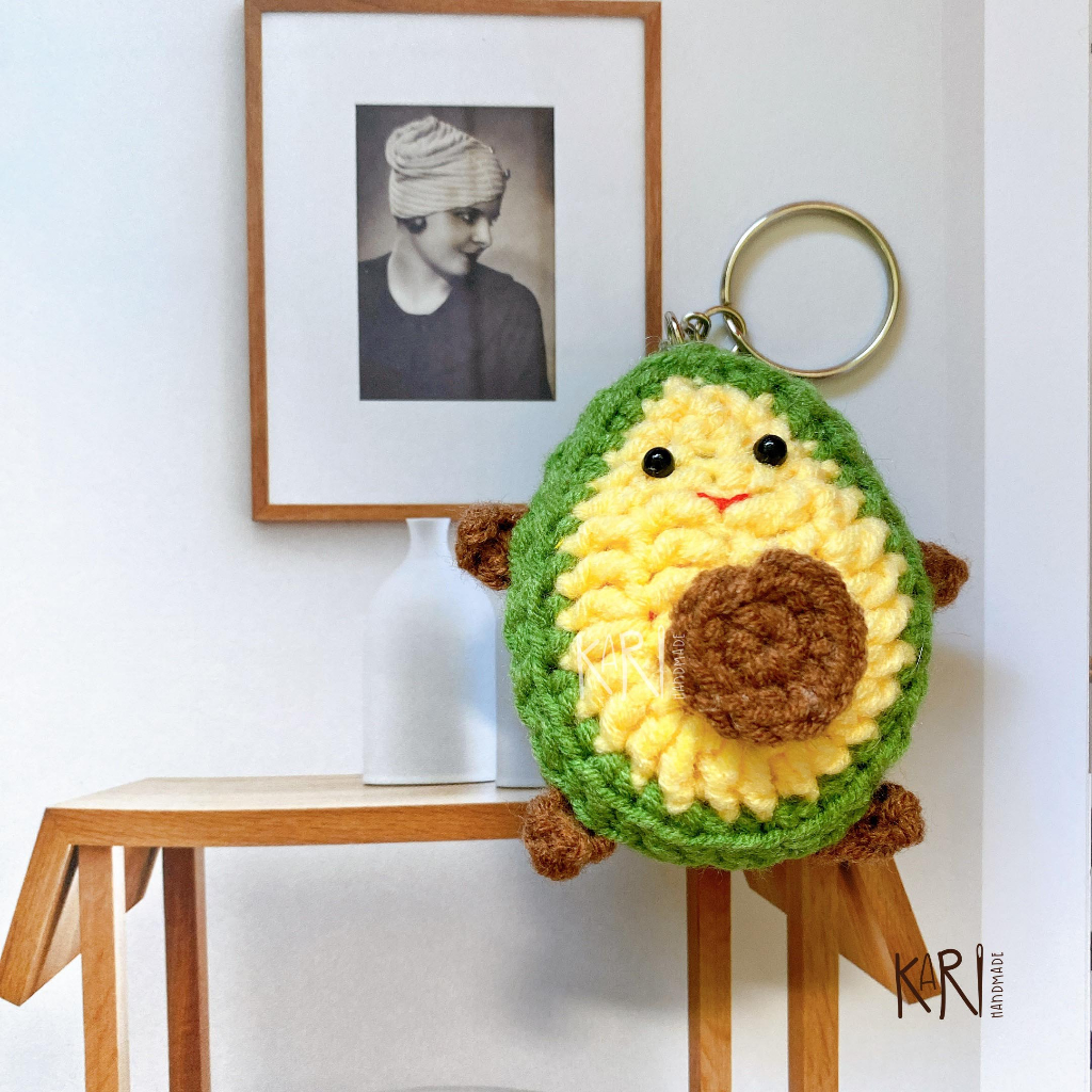 Móc khóa trái bơ len Kari handmade crochet keychain