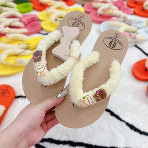 Dép Kẹp Xỏ Ngón HD HandMade Cho Mẹ Và Bé Gắn 4 Sticker Ngẫu Nhiên Cao Cấp Đế Cao Su Non Dễ Thương