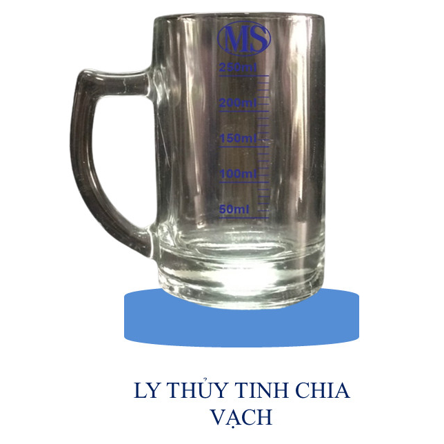 Ly thủy tinh chia vạch