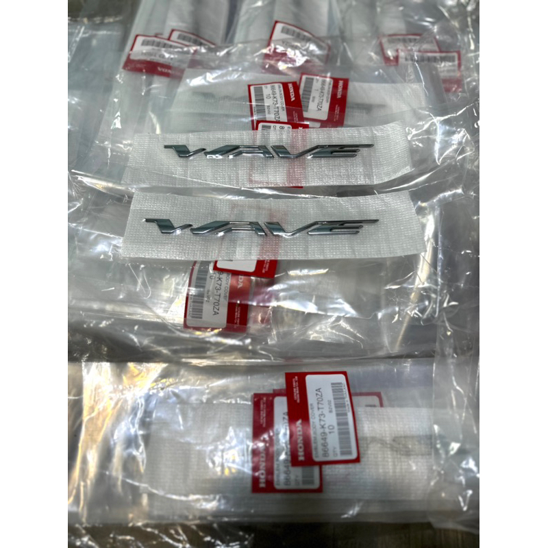 Tem chữ WAVE nổi chính hãng honda thailand (1cặp) | Shopee Việt Nam